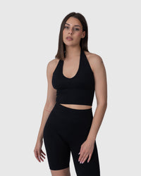Shop Lily Form Halter Top, црна боја: скратен халтер топ – поглед од напред