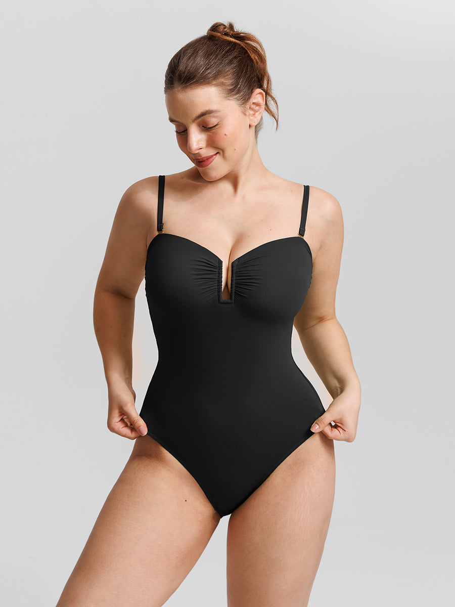 Shop Lily Silhouette One-Piece Swimsuit, црна боја: едноделен костим за капење со срцевидно деколте – производот на неутрална позадина