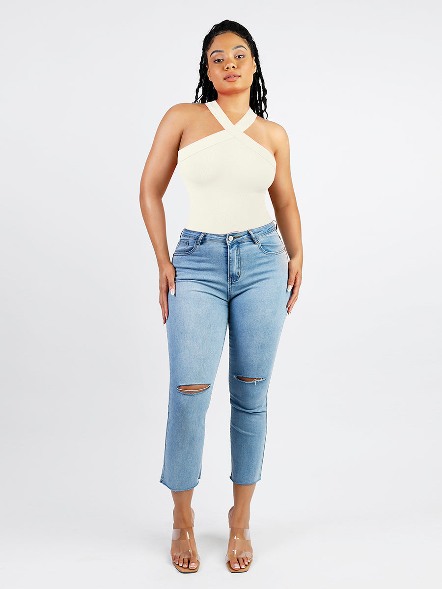 Ribbed Halter Neck Bodysuit, бела боја – цела фигура, стилизирано со светли фармерки