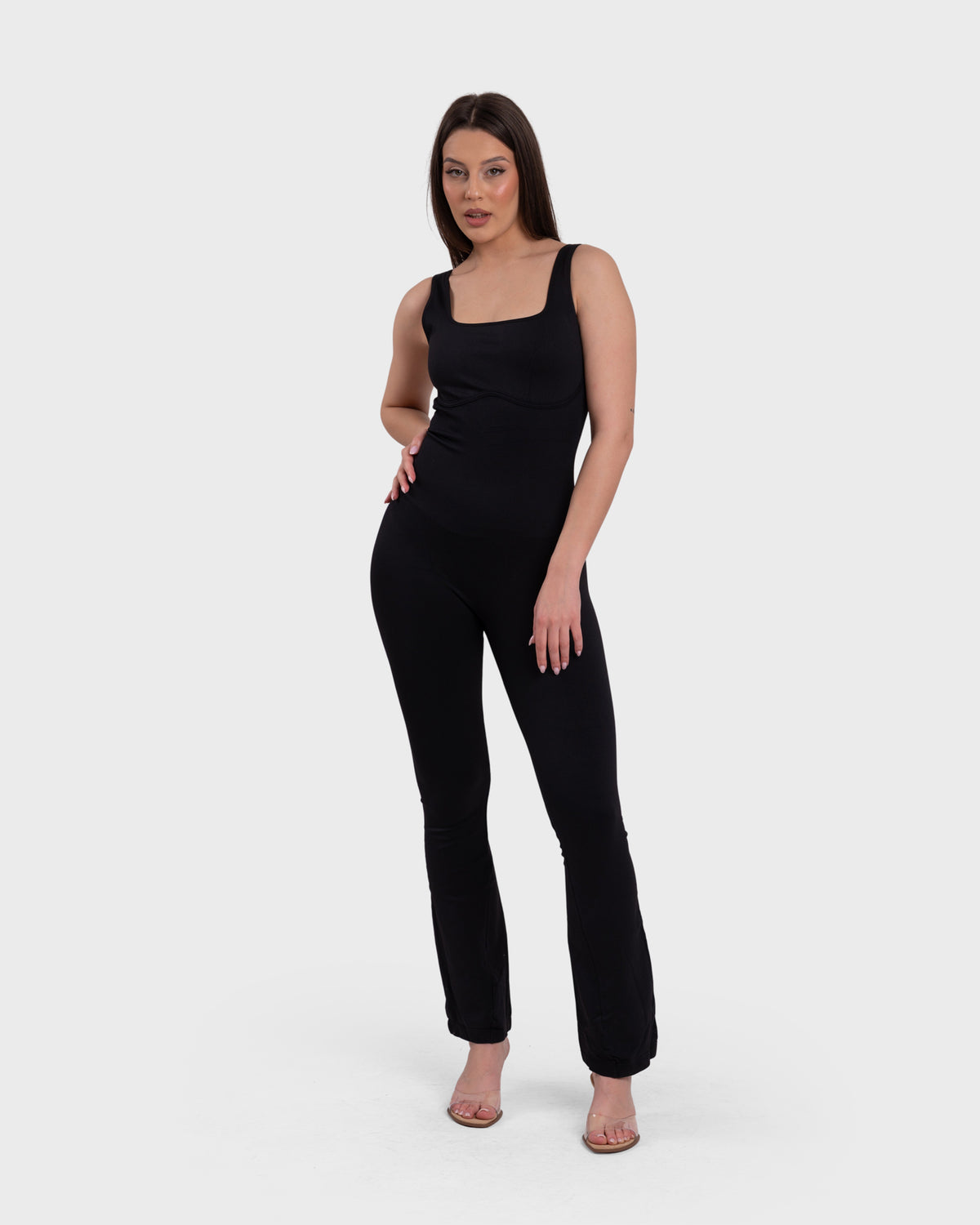 All Day Sculpting Flare Jumpsuit, црна боја – цела фигура, поглед од напред (друг агол)