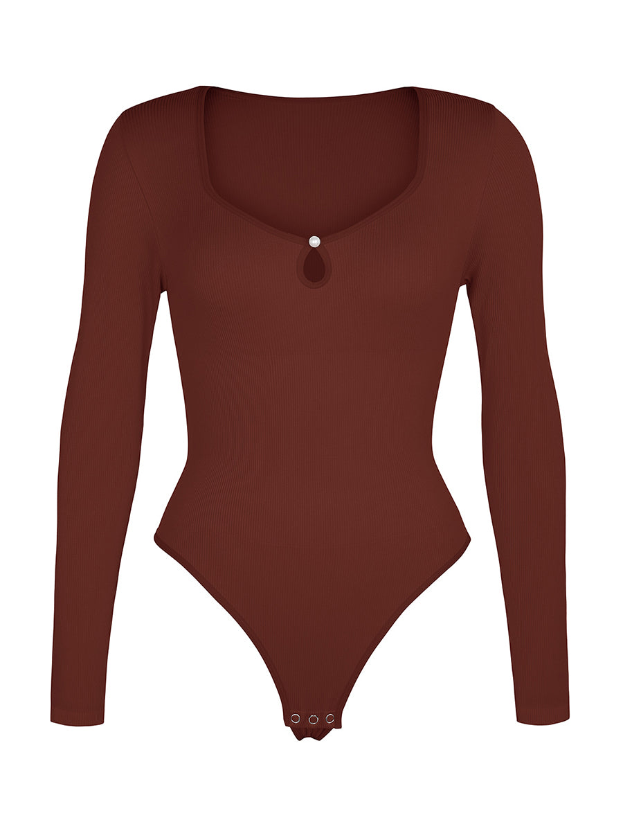 Shop Lily Essential Ribbed Long Sleeve Bodysuit, бордо боја: ребресто танга боди со долги ракави – производот на неутрална позадина
