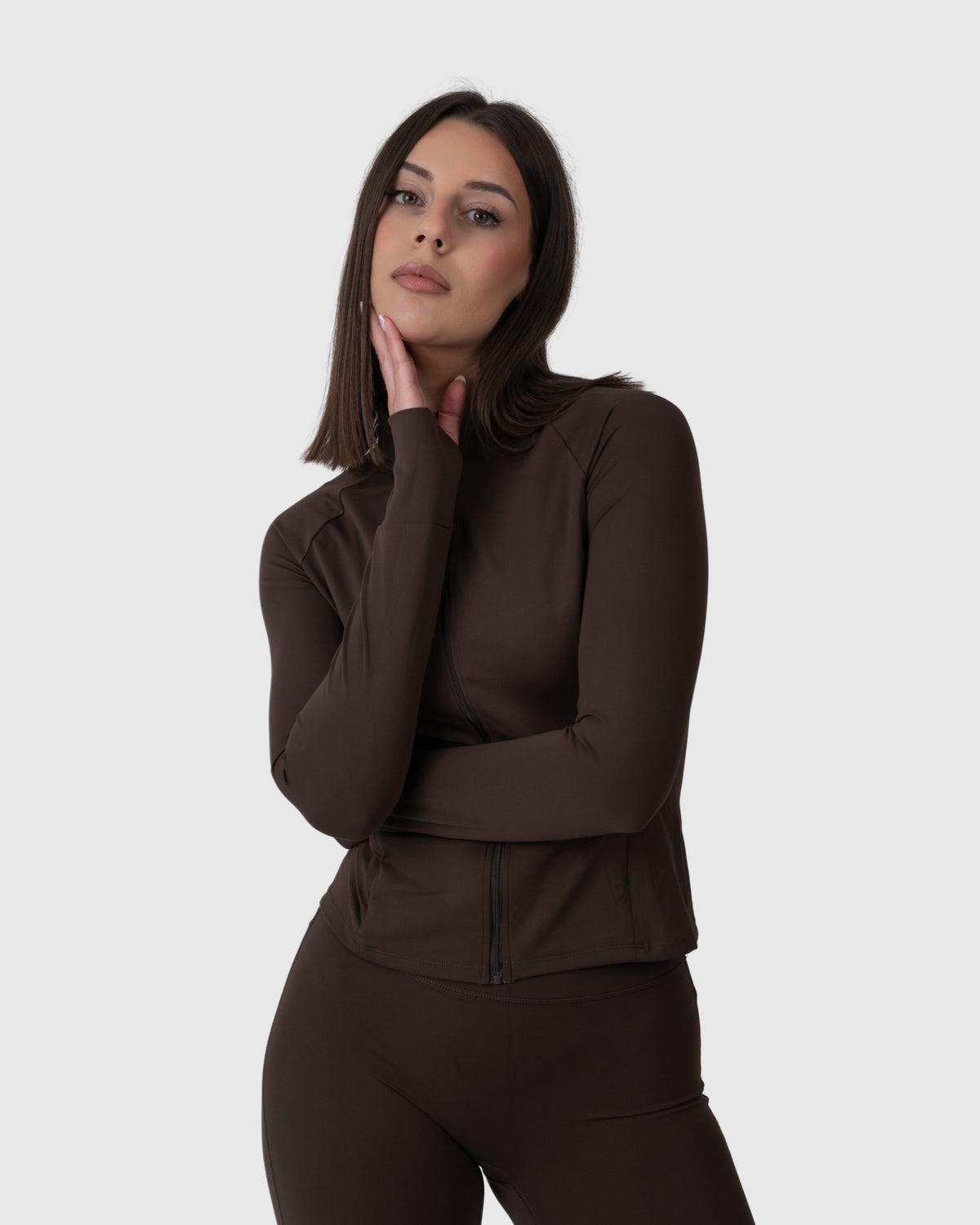 Align Soft Sculpt Jacket, боја еспресо – поглед од напред под агол