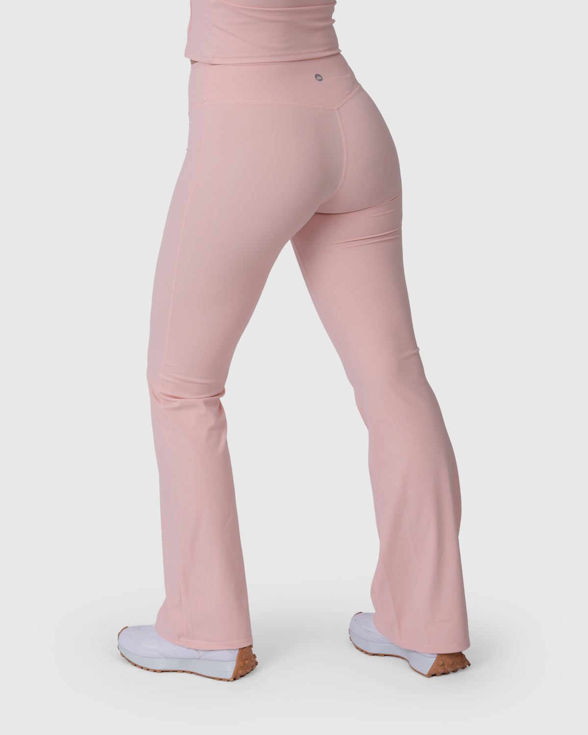 Align Soft Flared Leggings, пепелно розова боја – поглед од назад под агол