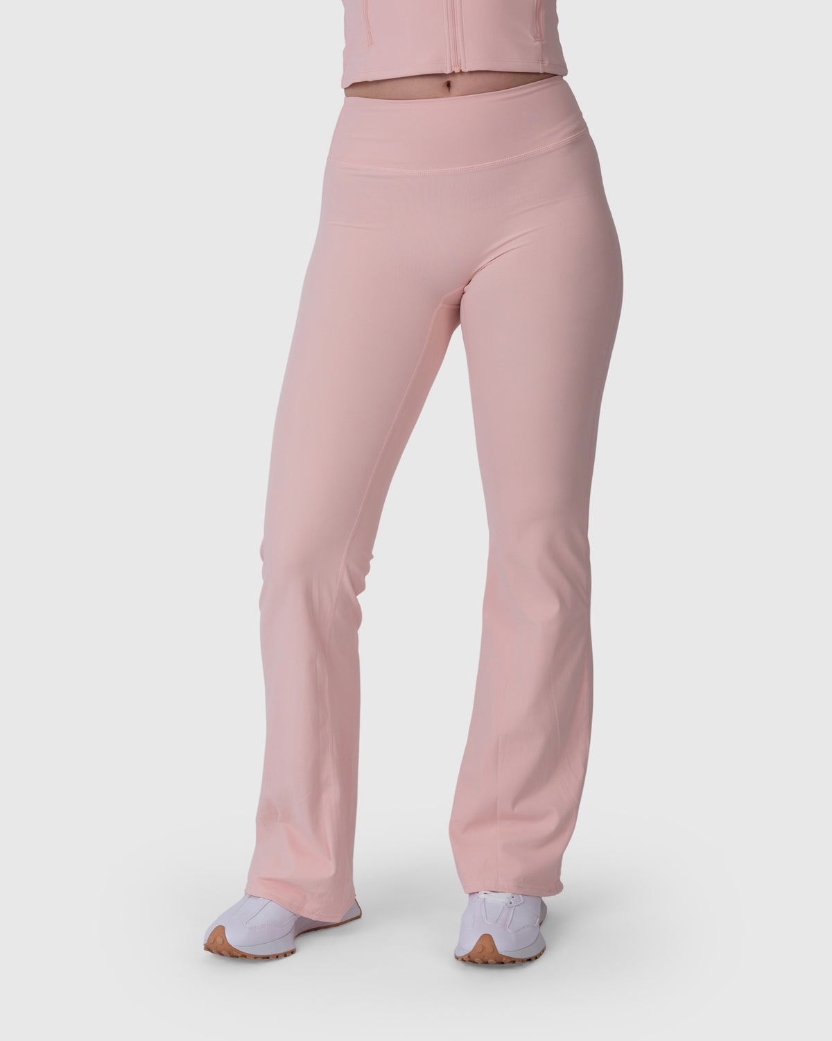 Shop Lily Align Soft Flared Leggings, пепелно розова боја: хеланки со висок струк и проширени ногавици – поглед од напред