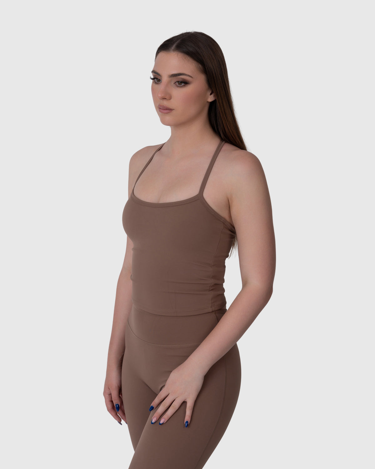 Shop Lily Align Racer Back Top, боја карамела: топ со тенки прерамки на грбот – поглед од напред