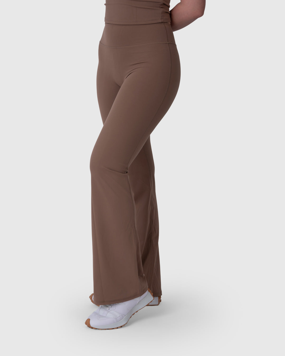 Align Soft Flared Leggings, боја карамела – страничен поглед