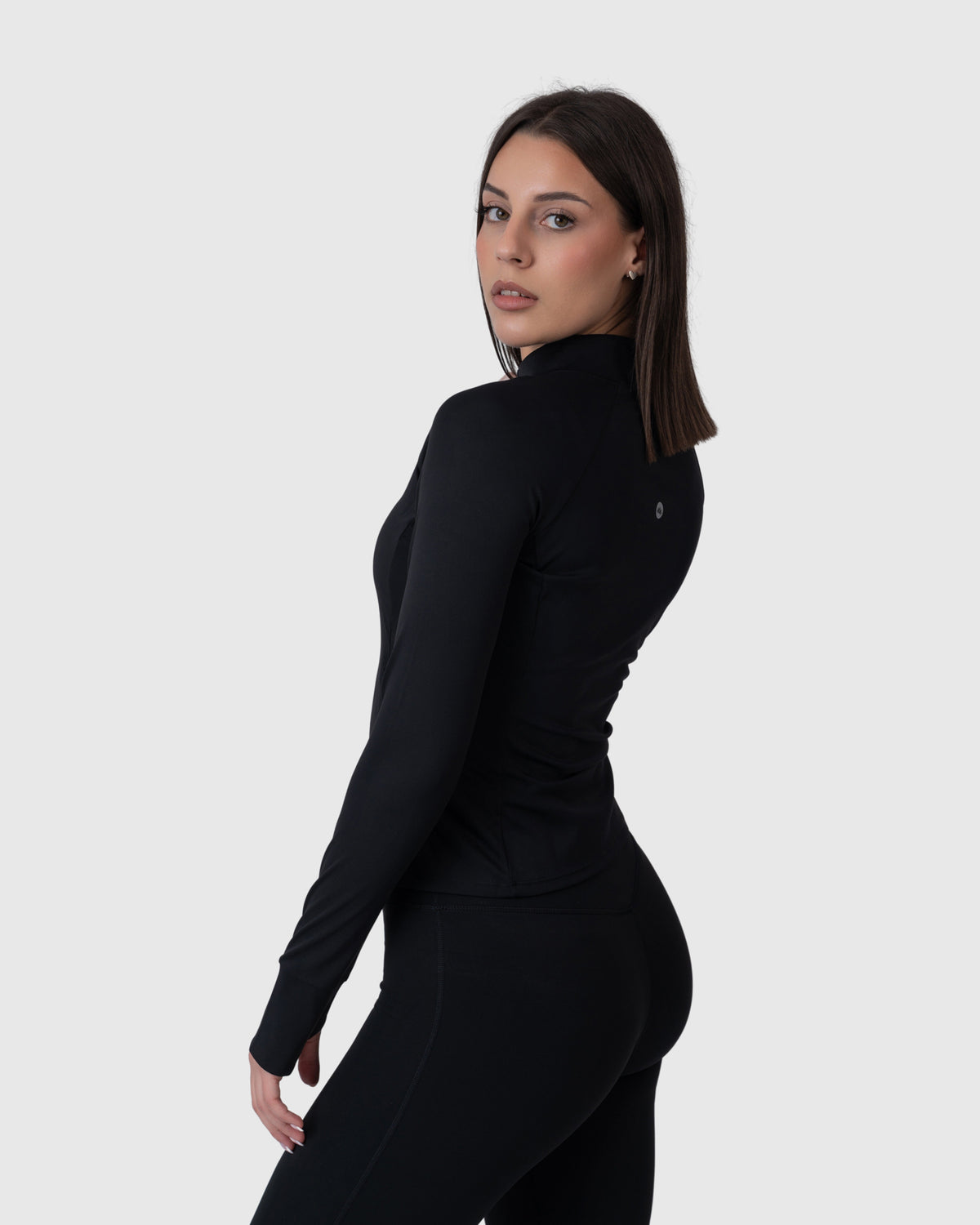 Align Soft Sculpt Jacket, црна боја – страничен поглед