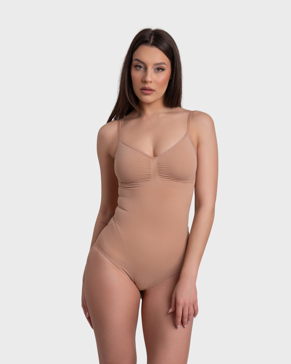 Shop Lily Ultimate Sculpt Bodysuit, телесна боја: бесшевно обликувачко боди за стомак – поглед од напред