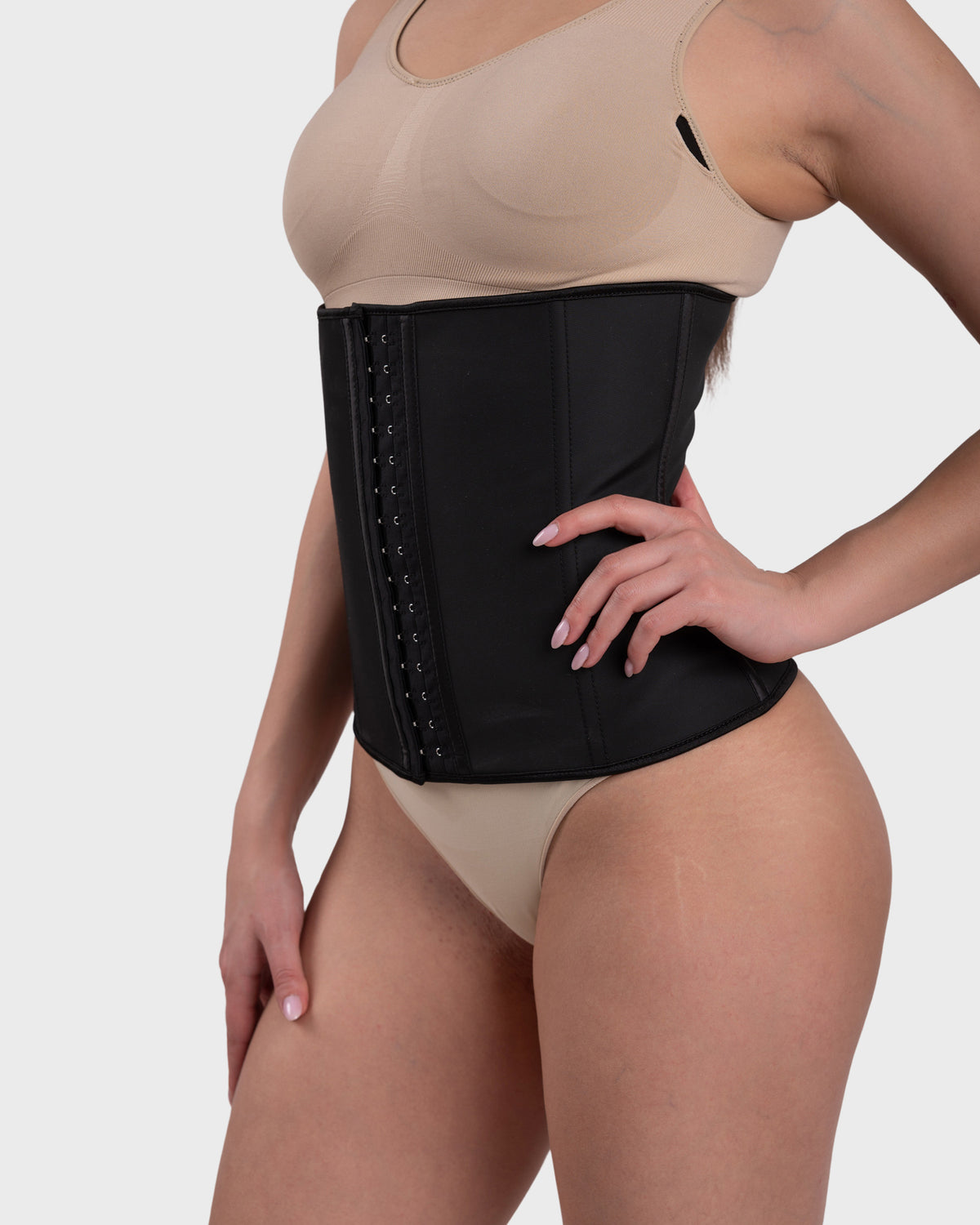 Shop Lily Women's Latex Hourglass Waist Trainer, црна боја: латекс корсет за обликување на струкот – поглед од напред